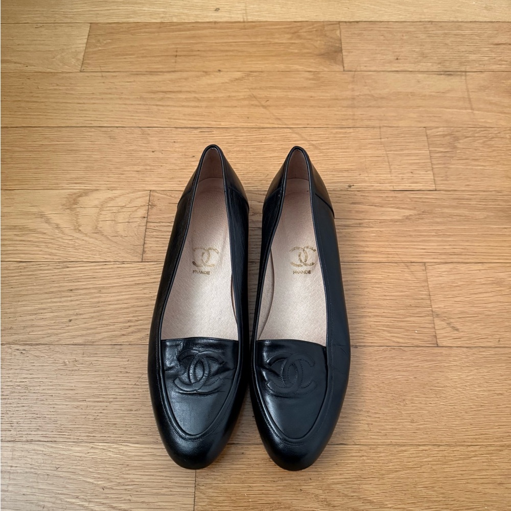 CHANEL Black Leather Flats